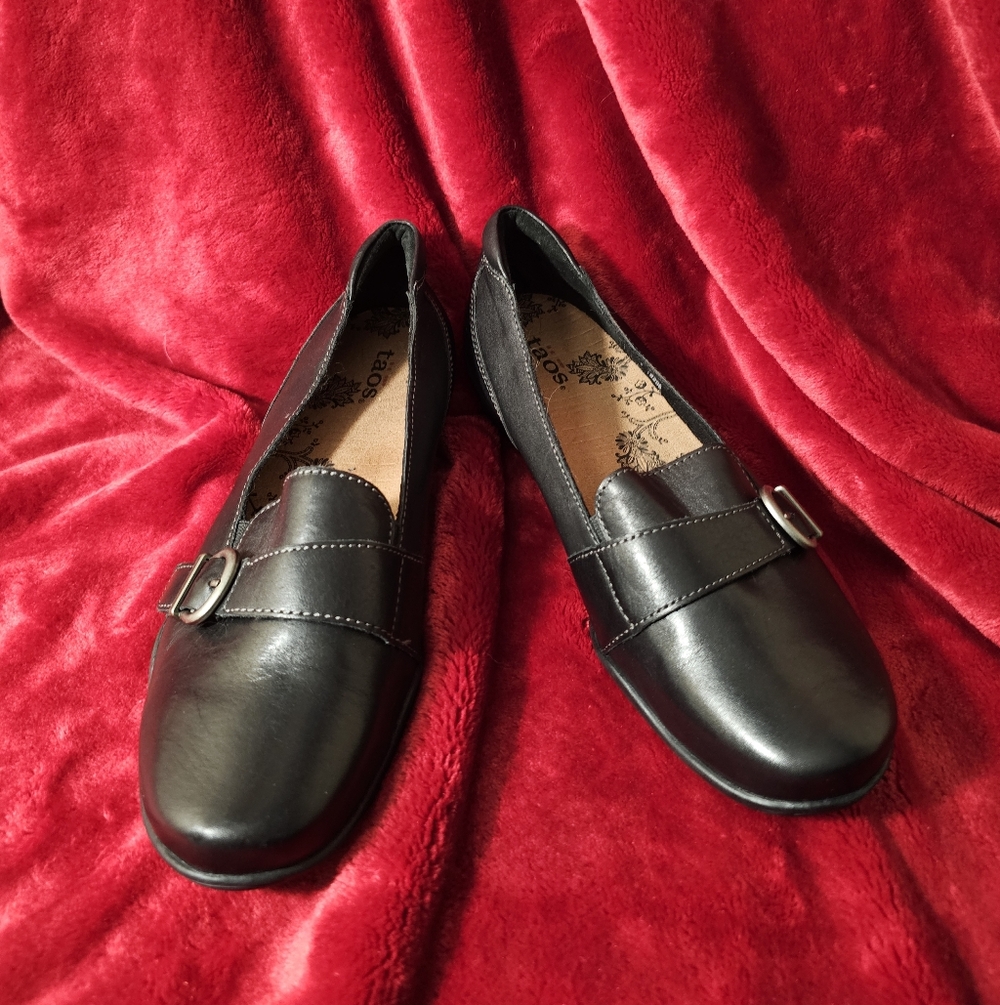 Taos Uppity Black Leather Buckle Loafer Flats 7.5